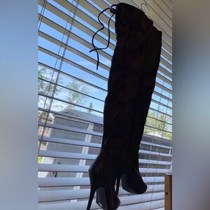 Women's Black Knee-High Boots